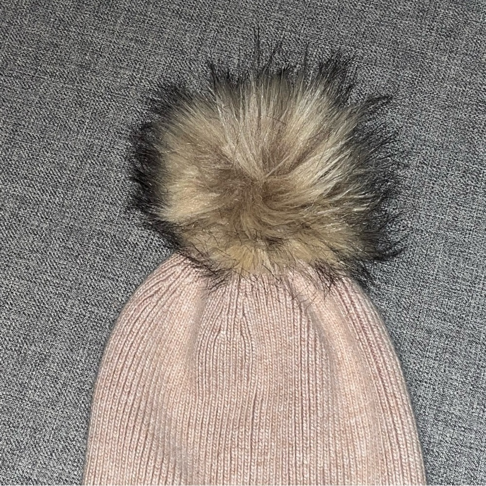 Norla Canada Women's Beanie Toque - Picture 3 of 5